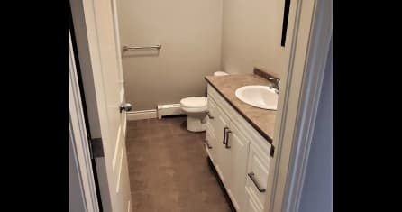 Cambrian Heights - Full Bath